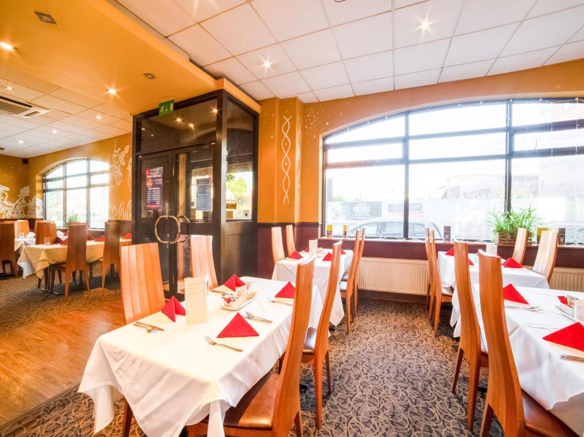 Mehfil Hotel Hillingdon Bagian luar foto